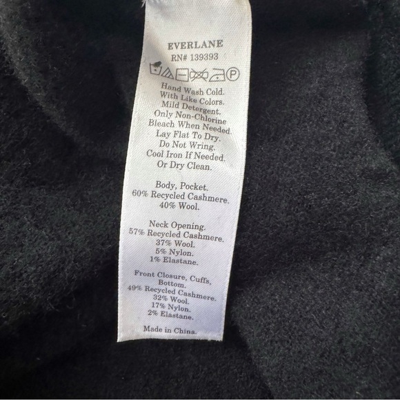 Everlane Black Cashmere/Wool Blend Cropped Polo Sweater - Picture 4 of 5